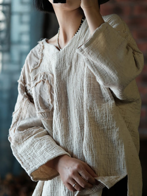 Camisa feminina retrô com patch de flor emendada em gola redonda de linho e algodão